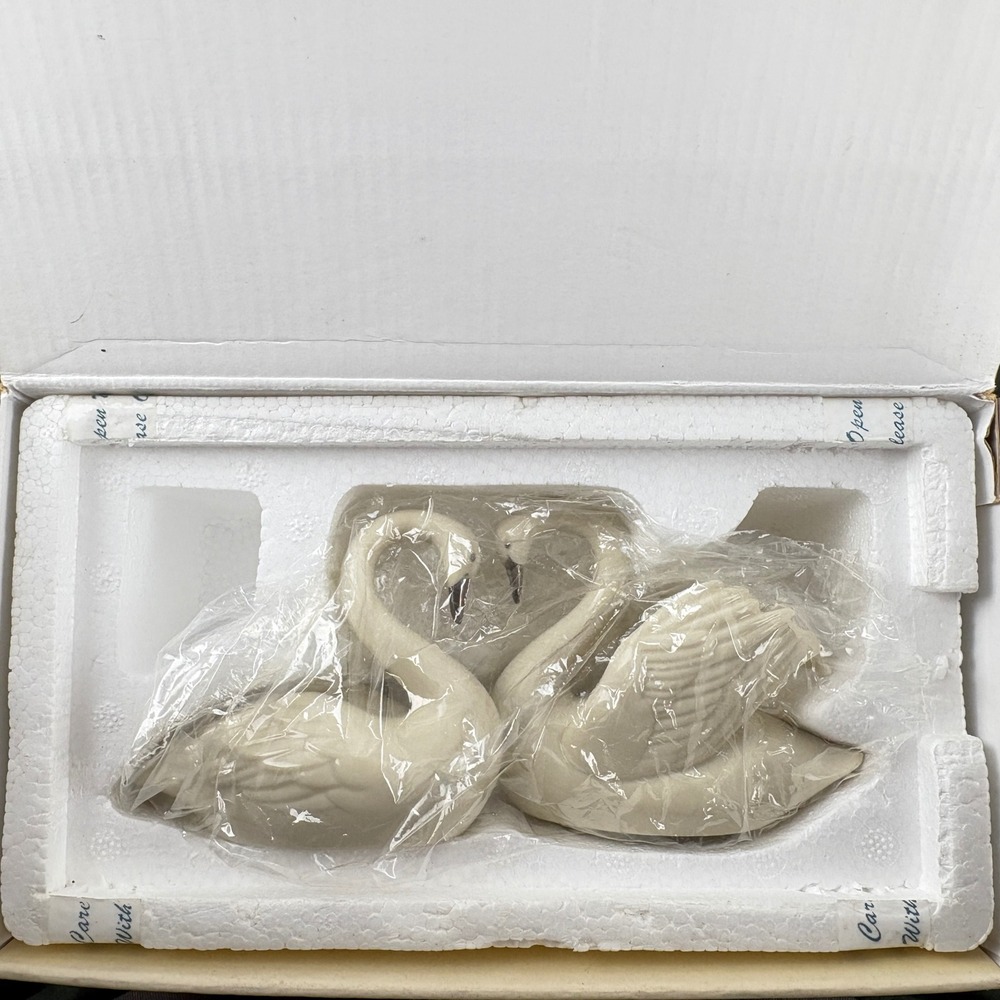Lenox Forever Yours Swans 6090070 Wedding Promises Cake Topper 1999 w/ Box - Picture 7 of 9